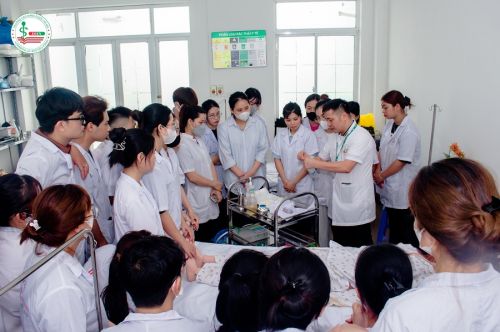 Khóa học tiêm truyền ngắn hạn: Cơ hội nâng cao kỹ năng thực hành cho sinh viên Y – Dược