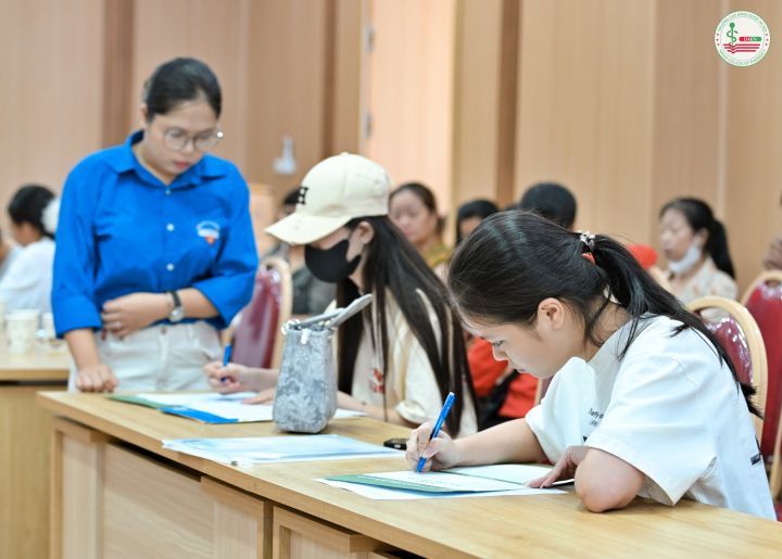 Rộn ràng không khí nhập học đợt 1 tại Trường Cao đẳng Dược Hà Nội năm 2026
